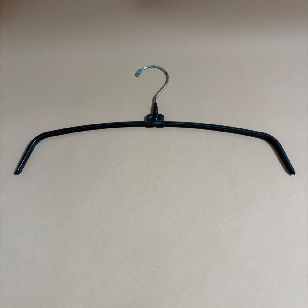 Chico's Black Non-Slip Slim Space Saving Hangers Swivel Hook Set of 9